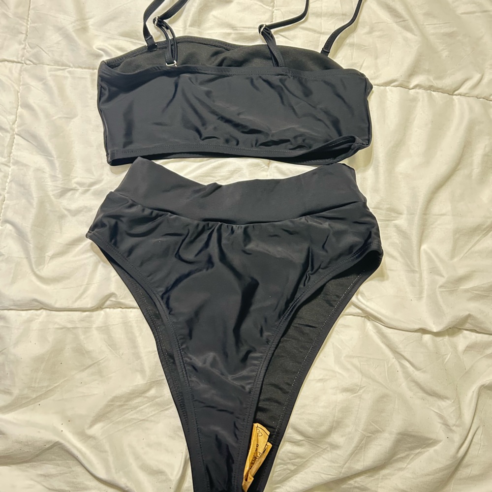 Black bikini